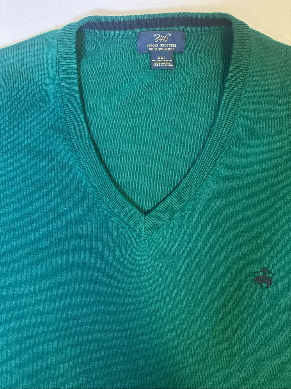 Brooks Brothers Men's V-Neck Sweater in Green. Navy Logo Size XXL Merino Wool